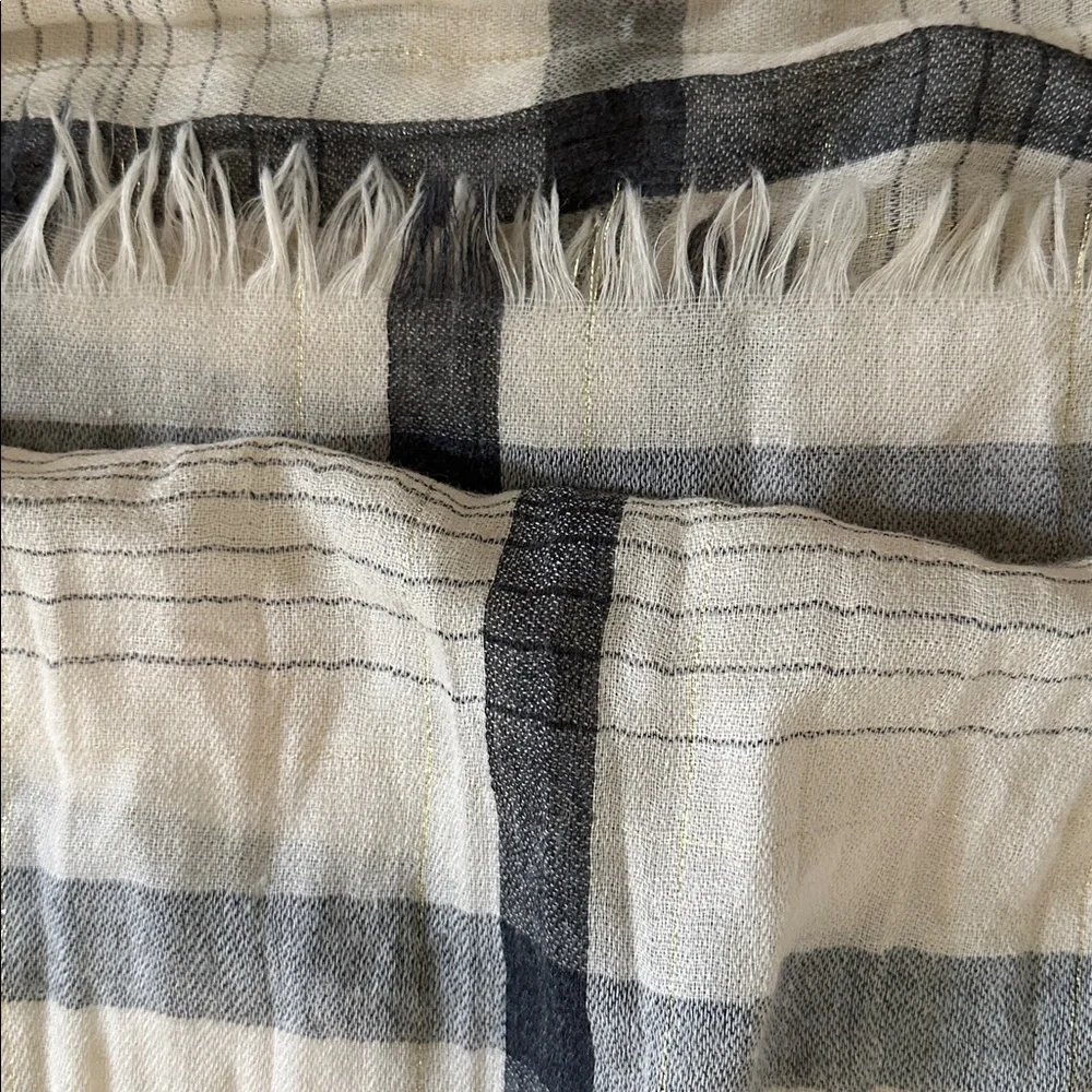 🧣 Women’s scarf Plaid offwhite blue plaid gold wrap VGUC